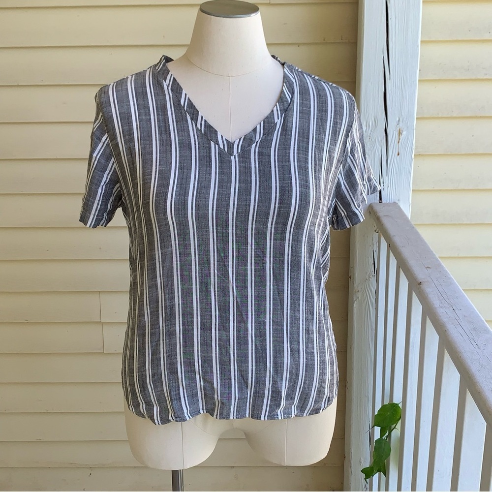 Cloth & Stone Anthropologie Striped Top Size XL Grey White Rayon Short Sleeve